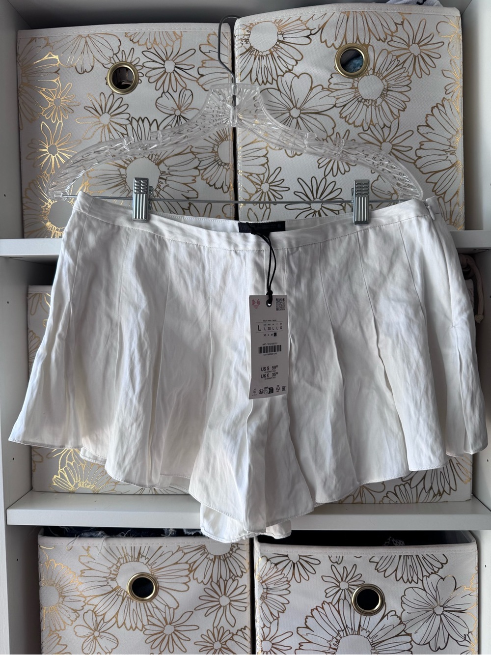 NWT Zara White Pleated Shorts